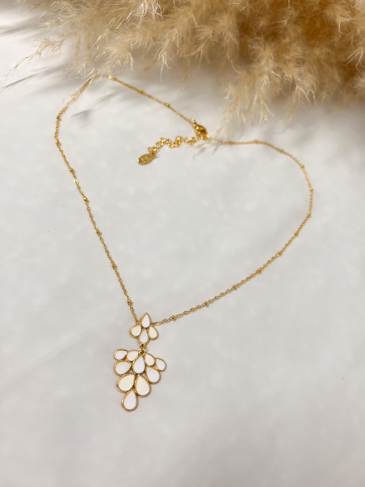 Collier 23 - Motif laqué blanc_41428.jpg